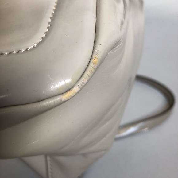 Vintage Mario Valentino Patent Leather Shoulder bag w/bow. Cream leather EUC - Picture 8 of 13